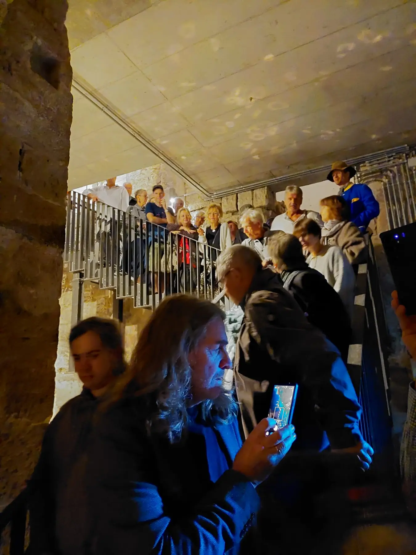 Besucherinnen und Besucher in den Bastionen